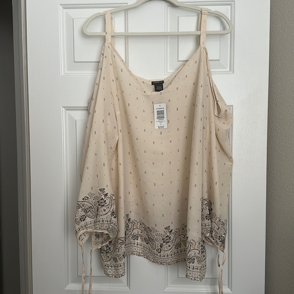 Torrid Peep Shoulder Ivory Blouse woman’s 3X New